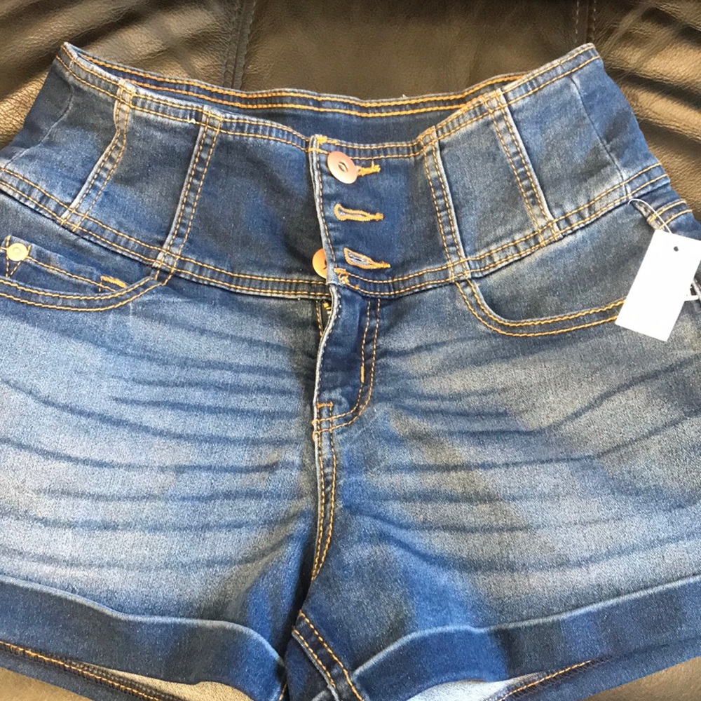 Super cute high waisted short shorts!